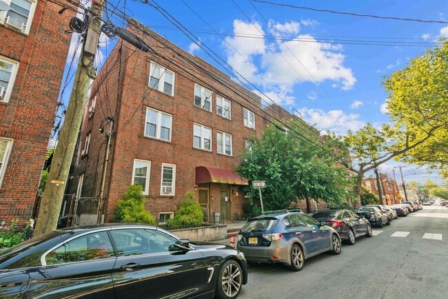 Building Photo - 250 Clendenny Ave