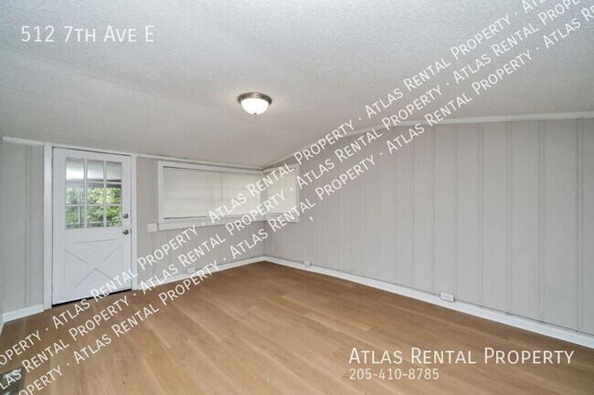Building Photo - 512 7th Ave E