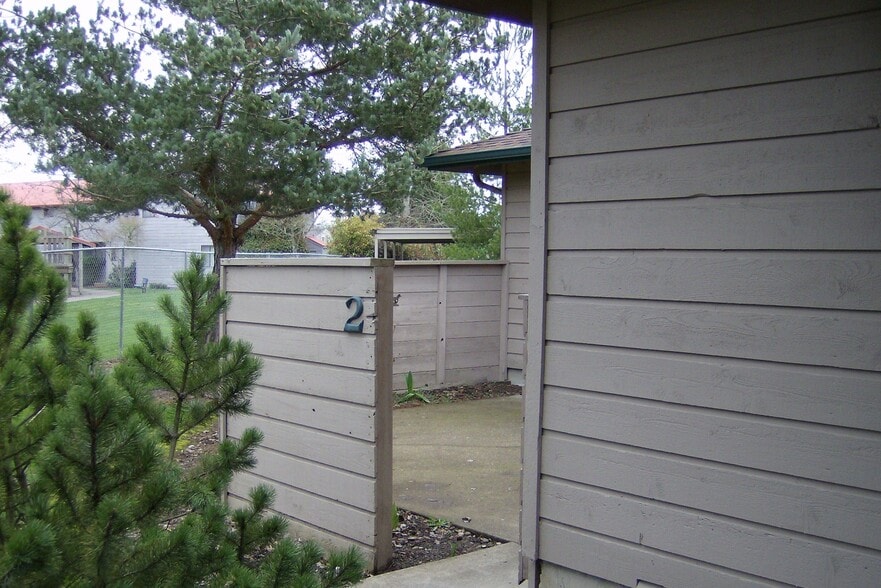 Building Photo - 3322 NE Lancaster St