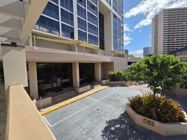 Building Photo - Immaculate Contemporary Living in Kaka‘ako- 2 bedroom, 2 bathroom, 1 covered parking stall, and I...