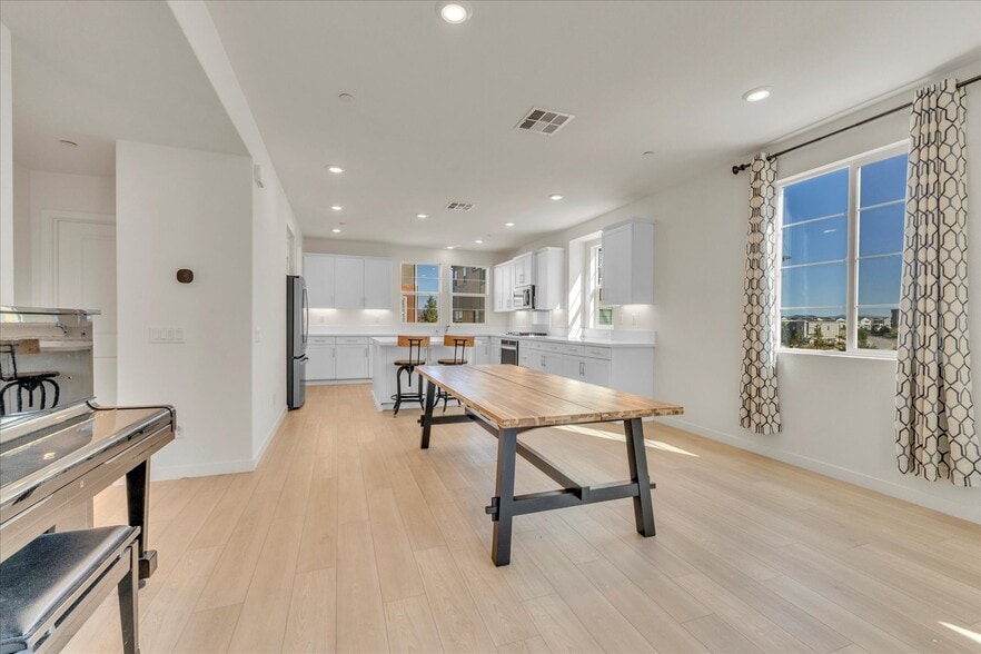 Building Photo - 27116 Valley Oak Pl