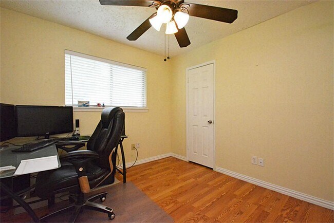 Building Photo - 2523 Coopers Post Ln