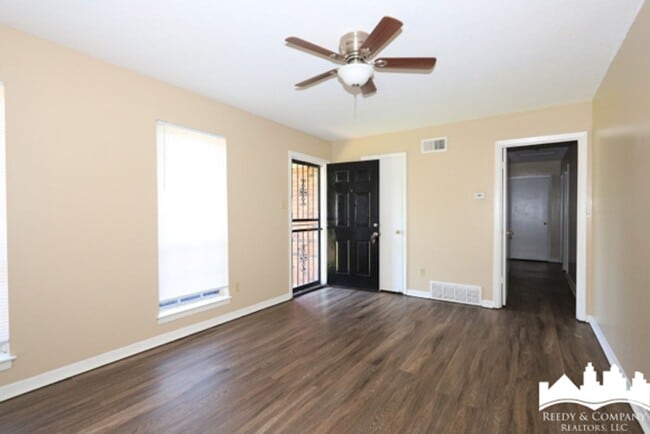 Building Photo - 11853 Dr Logan Rd