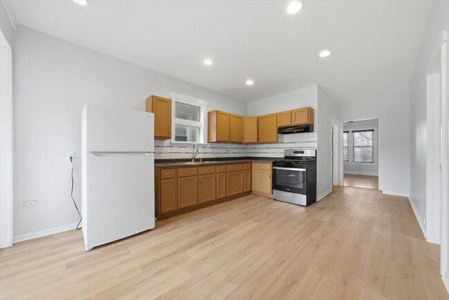Building Photo - 3311 N Kostner Ave