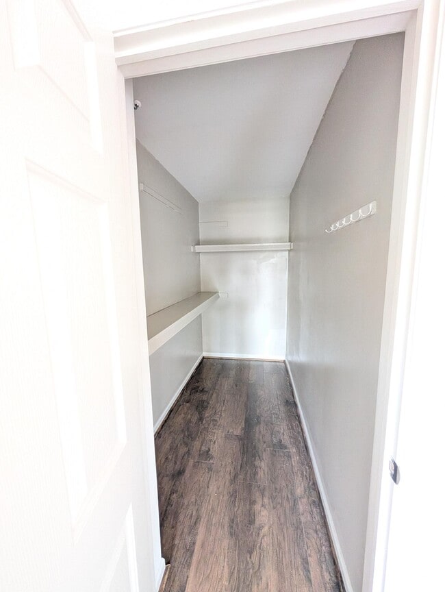 Building Photo - 43120 Pendleton Cir