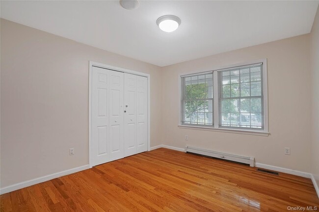 Building Photo - 215 Ashford Ave