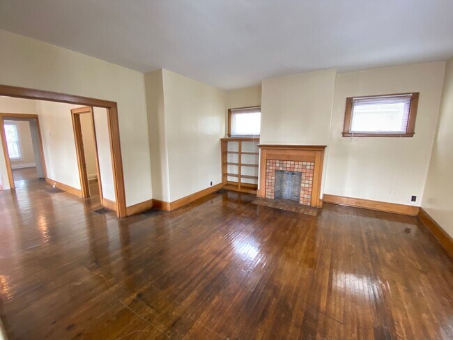 Building Photo - E Woodruff Ave 66-68 RGI