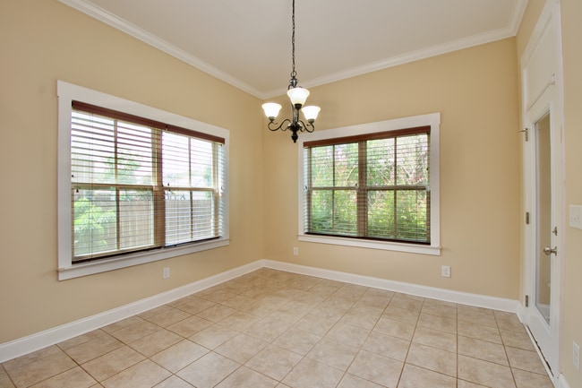 Building Photo - Executive Rental in Cypress Point S/D