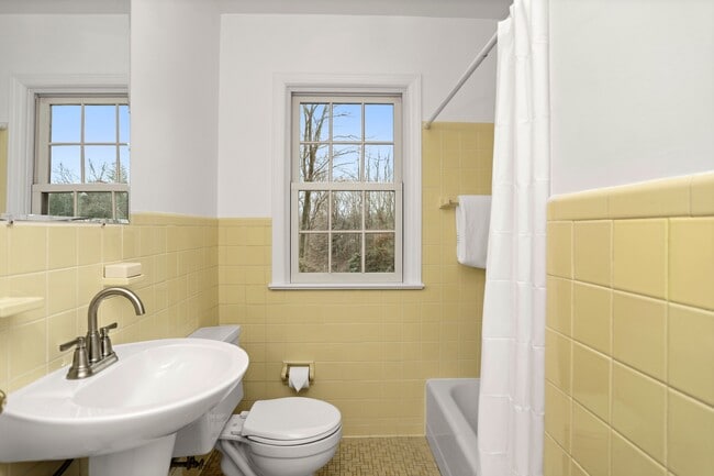 Building Photo - 148 Old Mill Rd