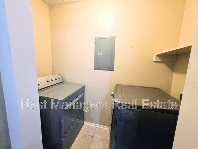 Building Photo - 1861 Tryon Dr