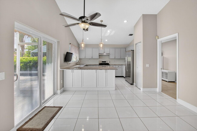 Building Photo - 9336 Water Course Way