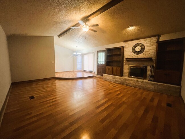 Building Photo - Norman. 3 bed, 2bath, 2 car garage with storm shelter