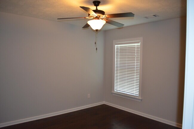 Building Photo - 519 Bunchgrass St
