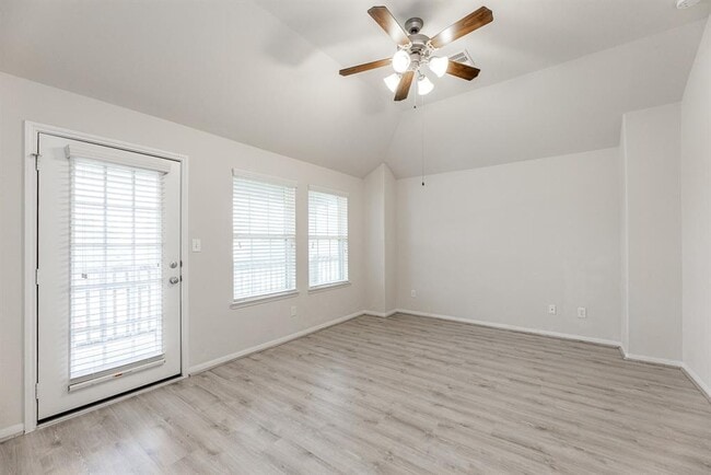 Building Photo - 7131 Pavilion Dr