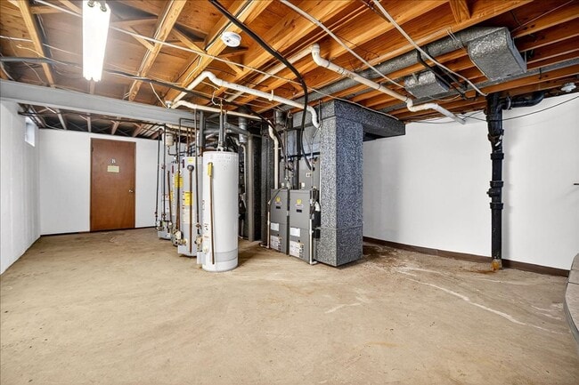 Building Photo - Eeeeeeeeee!