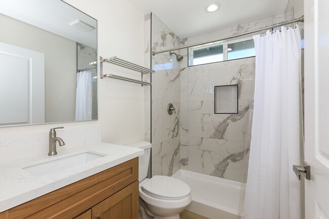 Building Photo - Spacious 3BR/2BA Home with Open Floor Plan, Garage & Washer/Dryer