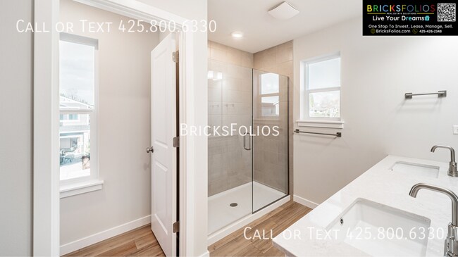 Building Photo - 5227 86th Ave NE