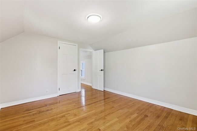 Building Photo - 39 Cox Ave