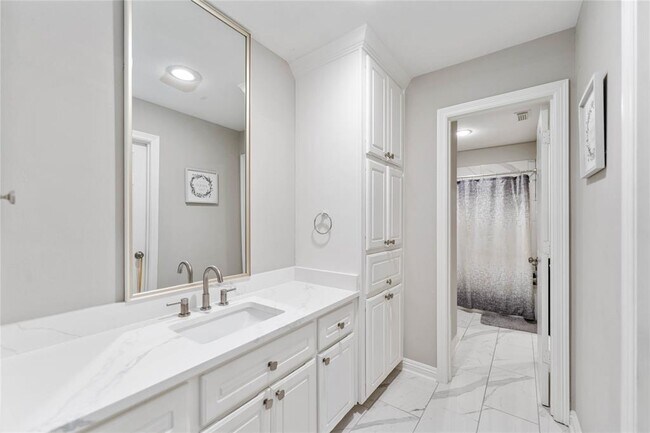 Building Photo - 3819 Emerald Lake Dr