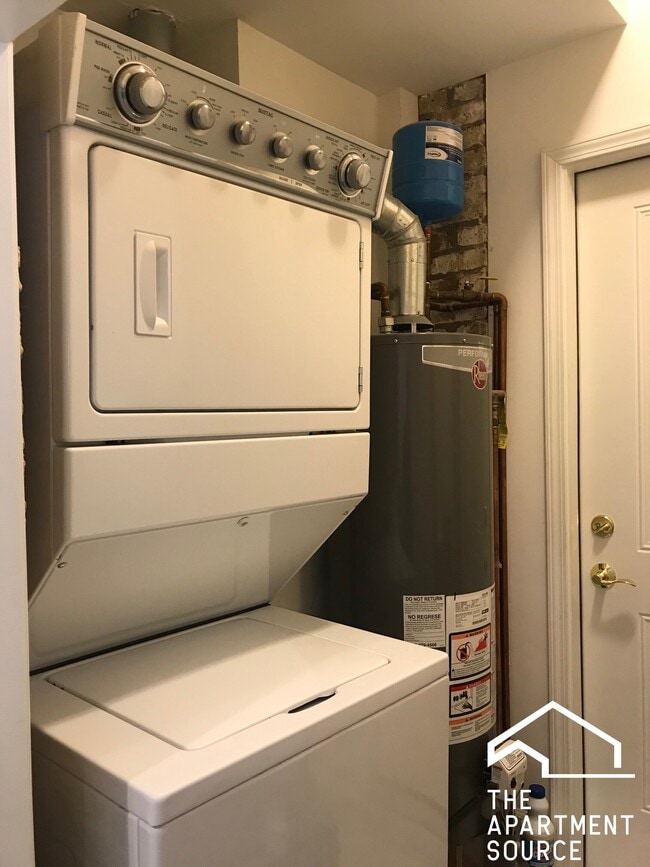 Building Photo - 1811 N Clybourn Ave