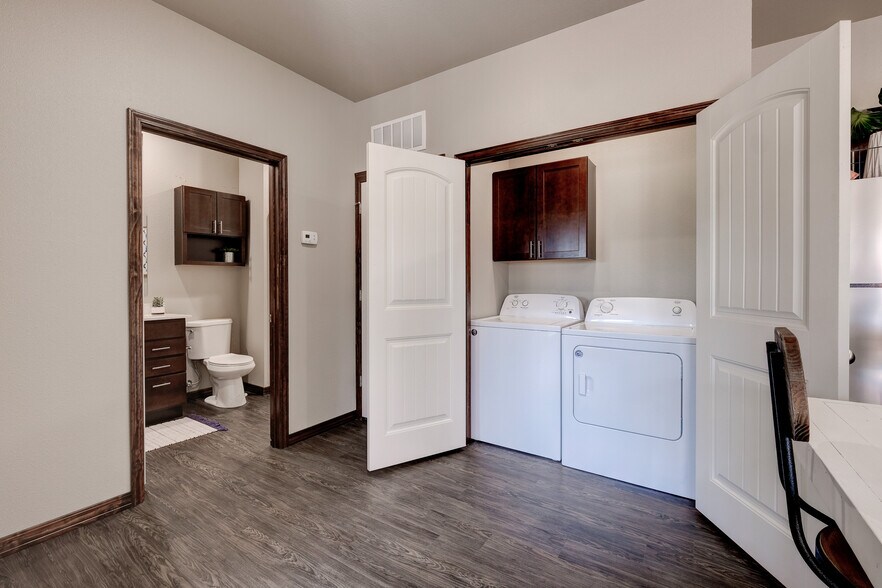 Building Photo - 1109 Hope Dr