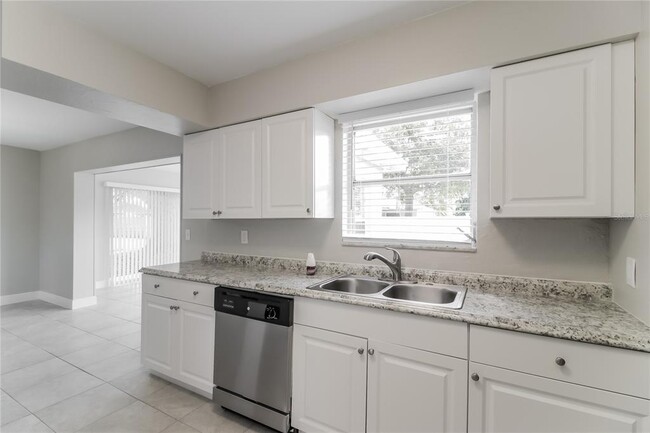 Building Photo - 2844 Oak Lea Dr
