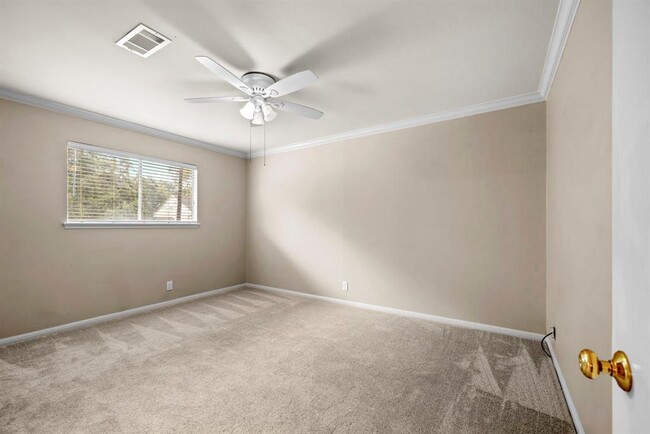 Building Photo - 527 Briar Knoll Dr