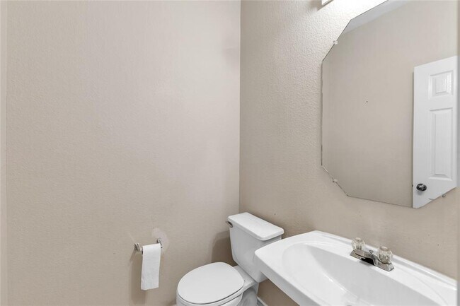 Building Photo - 3730 Castle Rock Dr