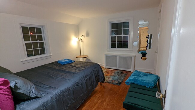 Building Photo - 3 Bedroom Home- Great Location in Darien