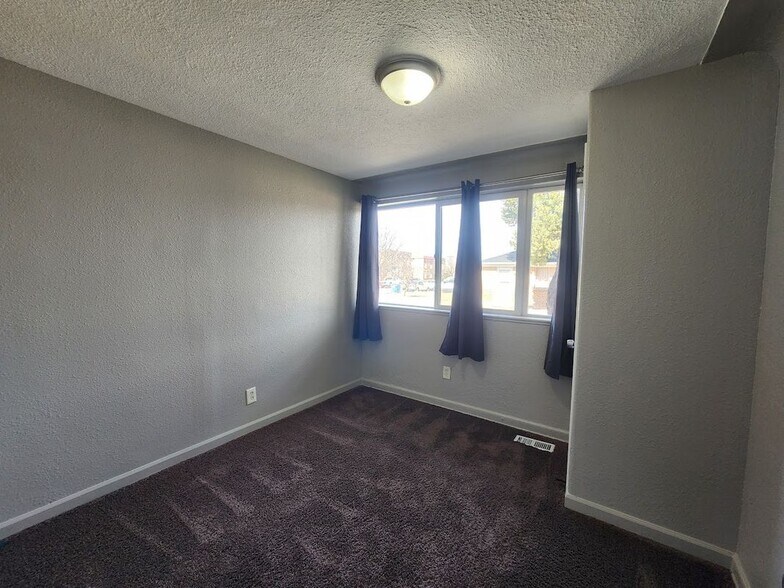 Building Photo - 1308 N Moline St