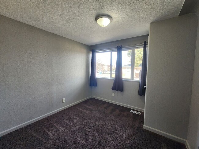 Building Photo - 1308 Moline St