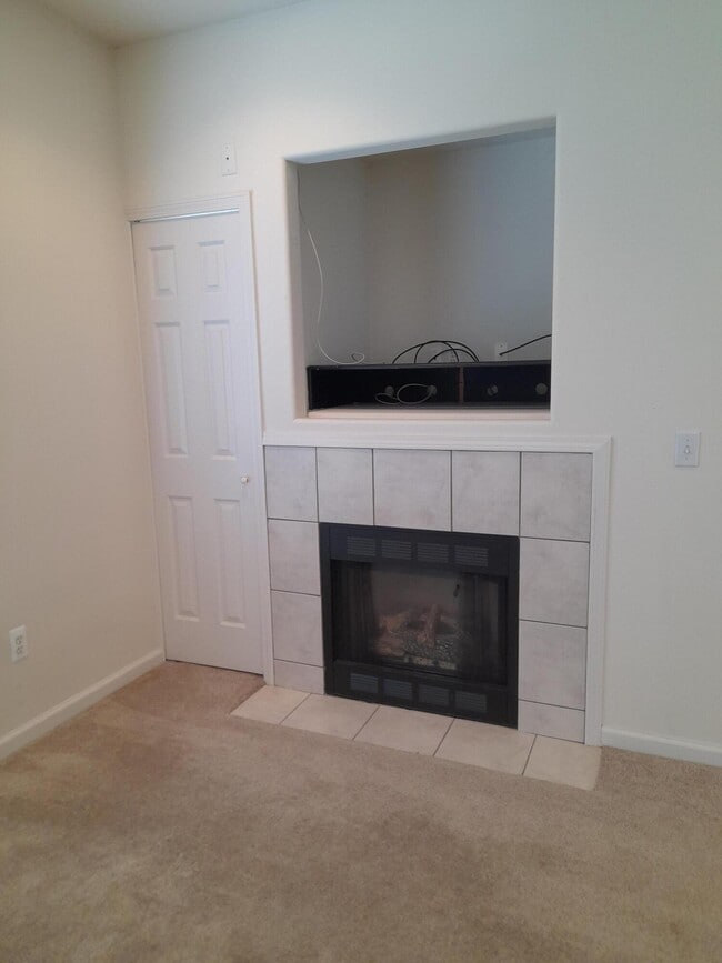 Building Photo - 5812 Acorn Ln