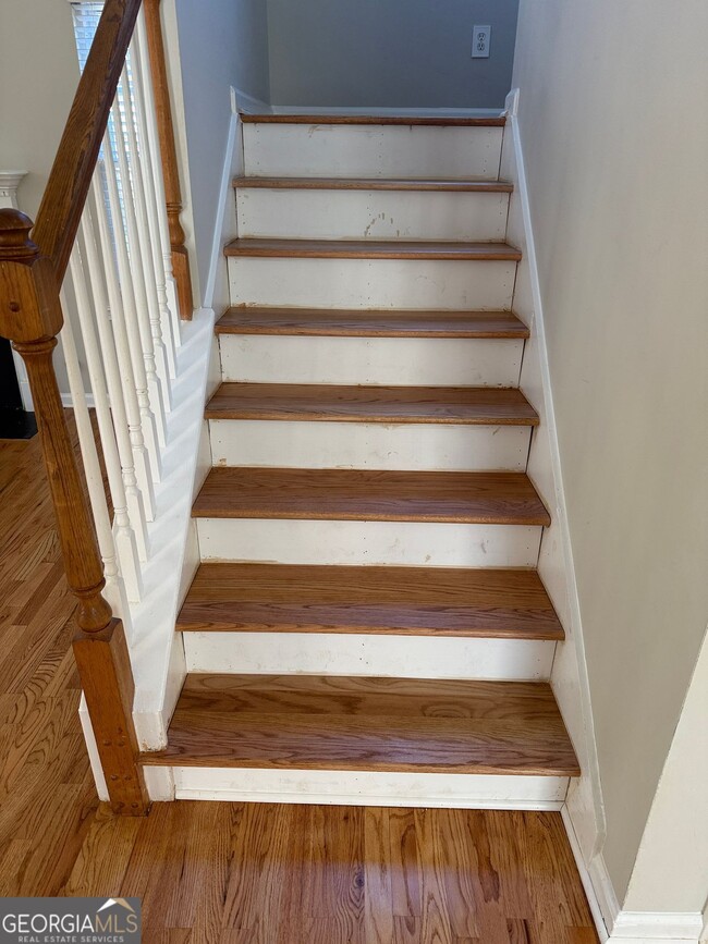 Building Photo - 27 Montgomery St NE