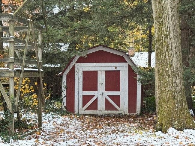 Building Photo - 8896 Spring Valley Dr