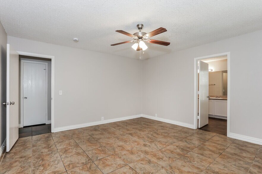 Building Photo - 4812 Derby Ln