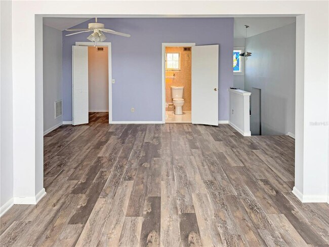 Building Photo - 9903 Bay Dr