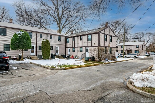 Building Photo - 206 Newman St
