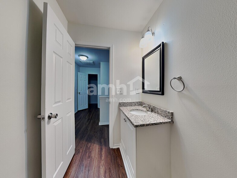 Building Photo - 8443 Redding Glen Ave