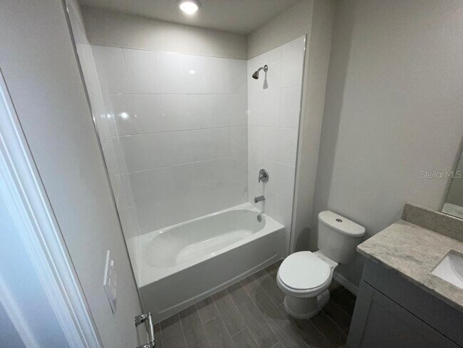 Building Photo - 418 Legacy Lp