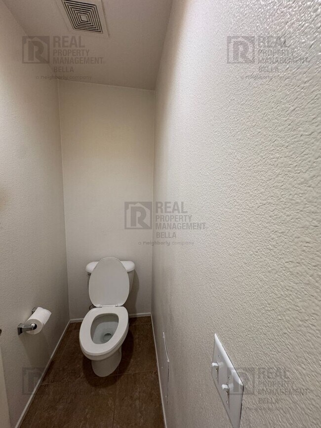 Building Photo - 756 Conlon Dr