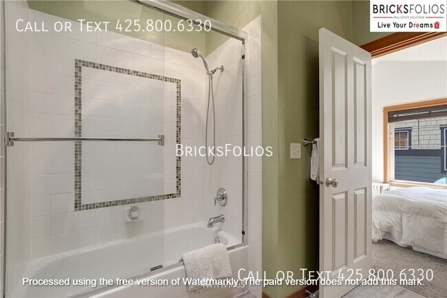 Building Photo - 11316 8th Ave NE