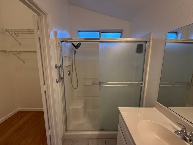 Building Photo - Single story with 3-car Garage!!