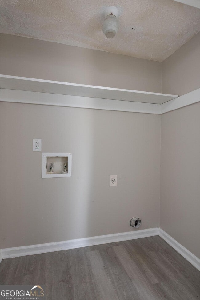 Building Photo - 580 Downing St