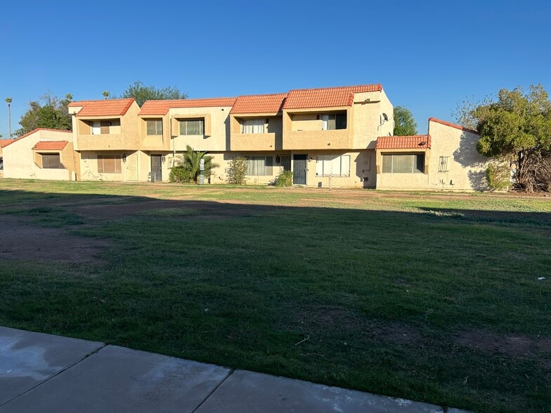 Building Photo - 4740 W Rose Ln