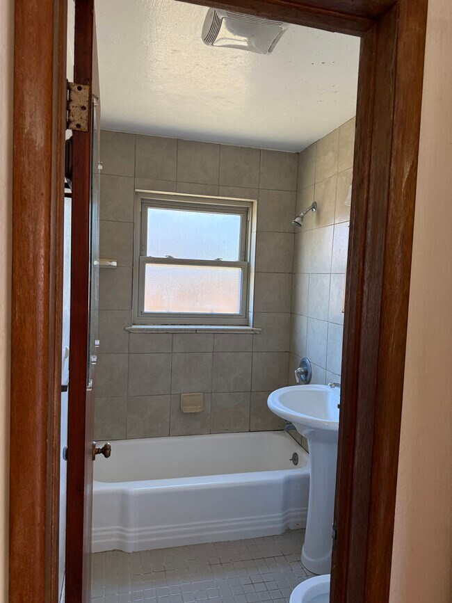 Bathroom - 4603 Otis St