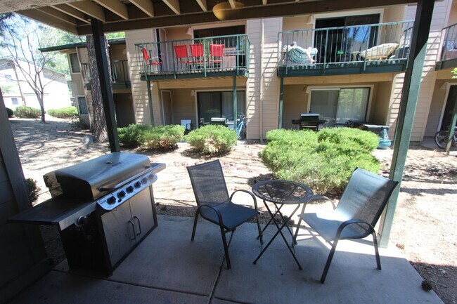 Building Photo - AVAILABLE NOW! Ground Level 2-Bedroom Cond...