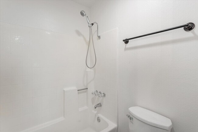 Building Photo - 2554 Olive Dr