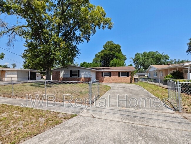 Building Photo - 5833 Jaguar Dr W