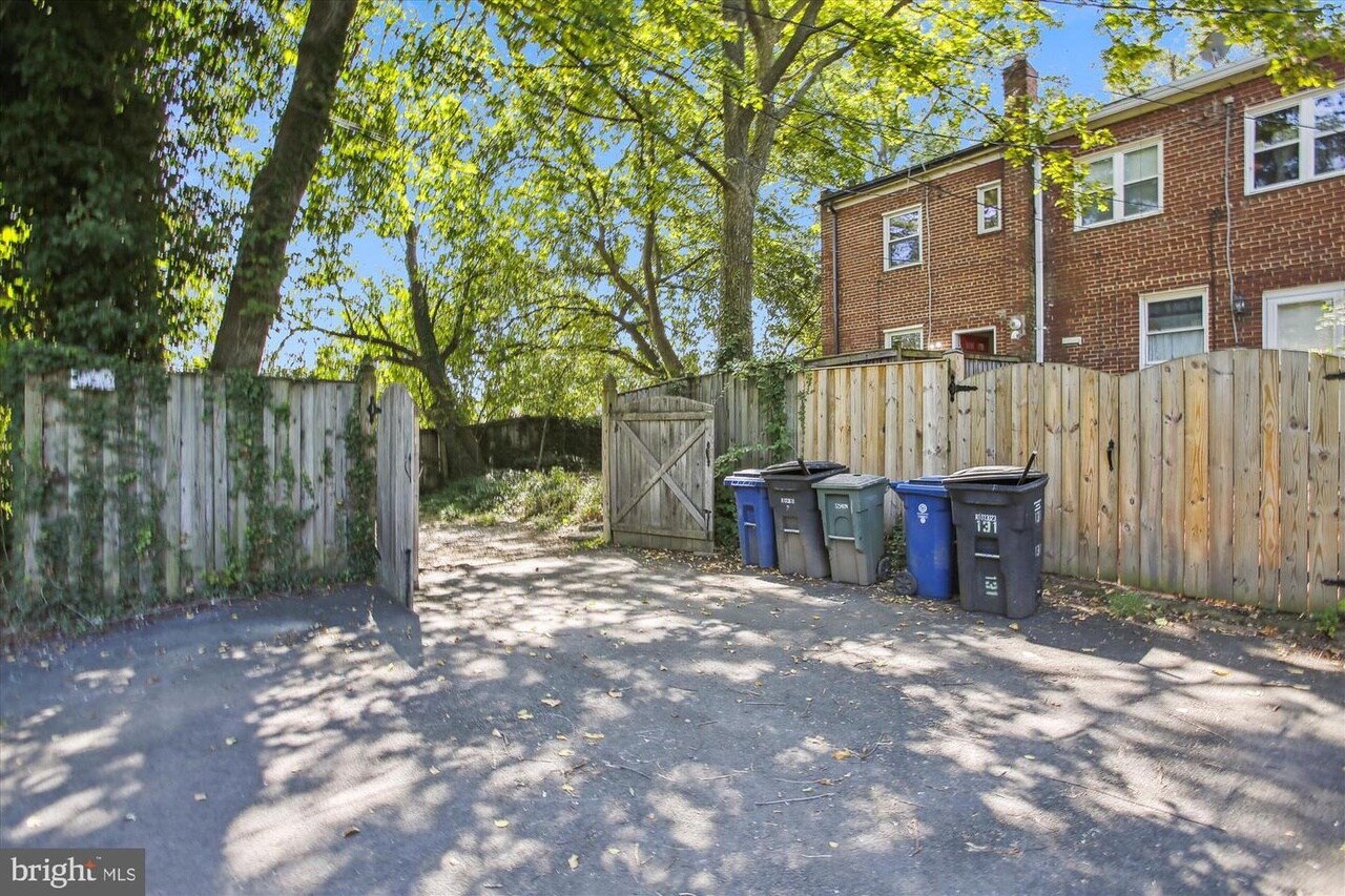 Building Photo - 127 Dale St