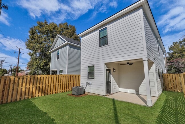 Building Photo - New Construction 3 bed 2.5 bath